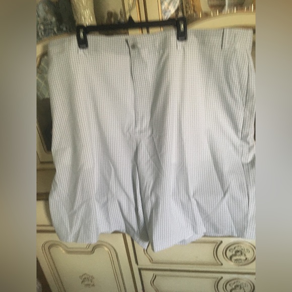 Ben Hogan NWOT white/gray check golf shorts size 50